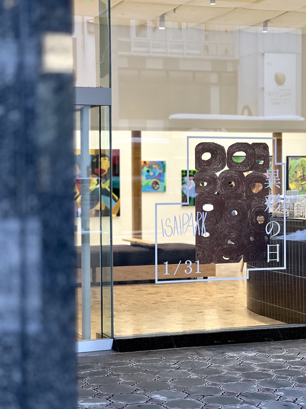HERALBONY ISAI PARK ウィンドウディスプレイ